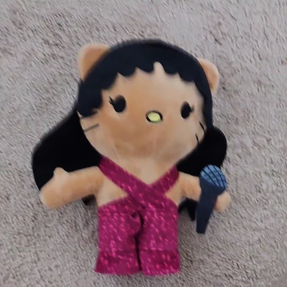 Hello Kitty Selena Plush - Picture 1 of 3